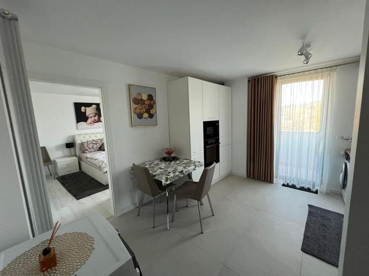 Apartament cu 2 camere decomandat în Exterior Vest