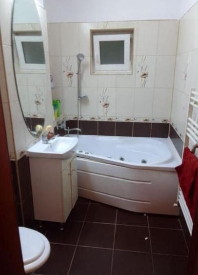 Apartament cu 3 camere decomandat, mobilat în Simeria