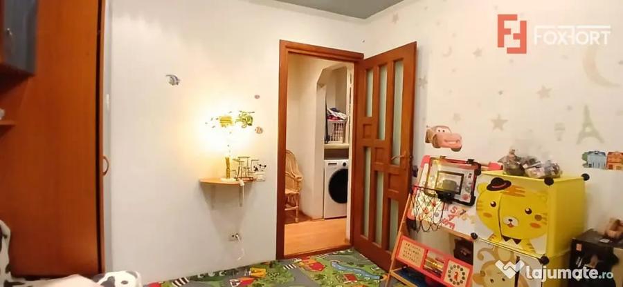 Apartament cu 3 camere decomandat în Aradului