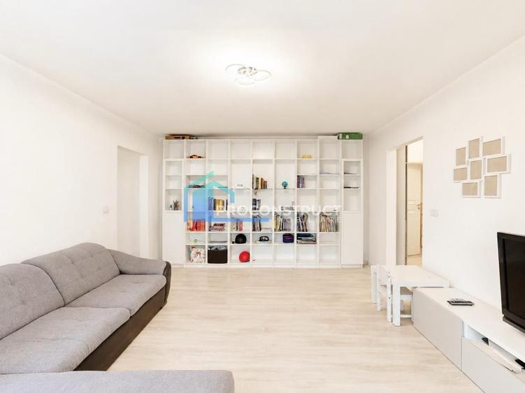 Apartament cu 3 camere semidecomandat, mobilat în Blașcovici