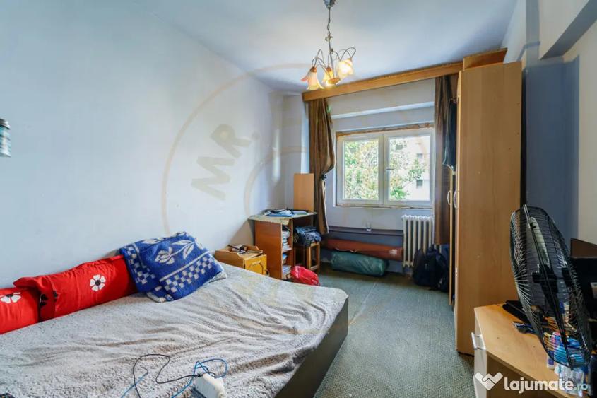 Apartament cu 3 camere decomandat în Sebastian