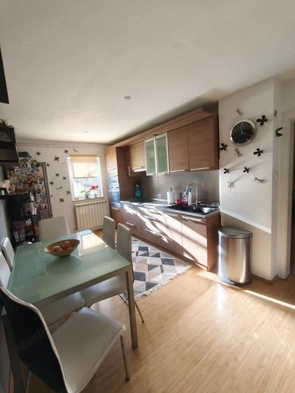 Apartament cu 4 camere decomandat în Govândari