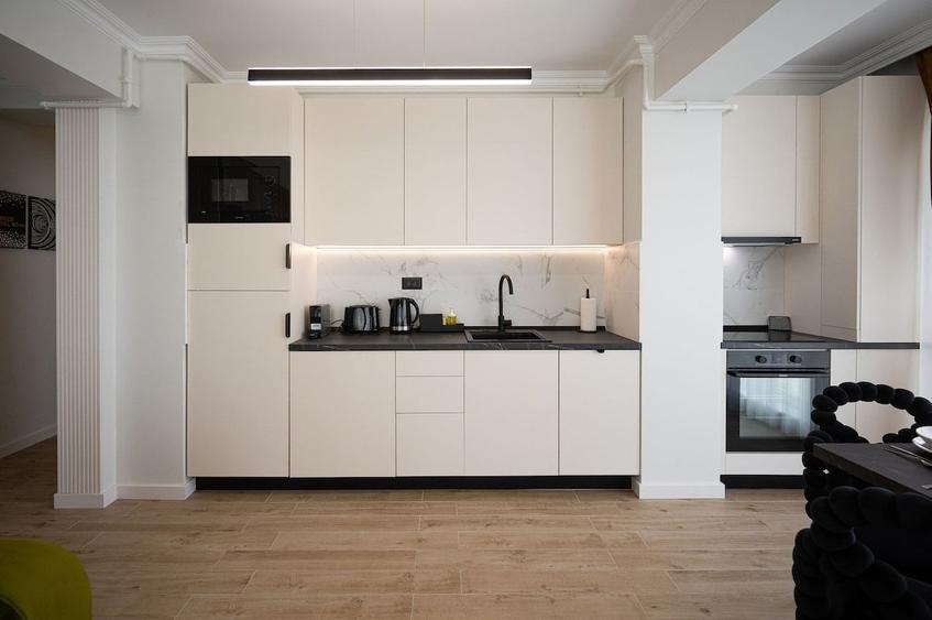 Apartament cu 3 camere decomandat în Mamaia-Sat