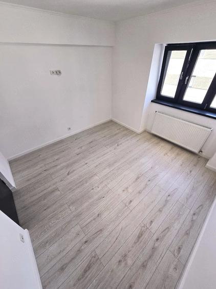 Apartament cu 3 camere semidecomandat în Ultracentral