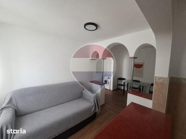 Apartament cu 3 camere, mobilat în Central