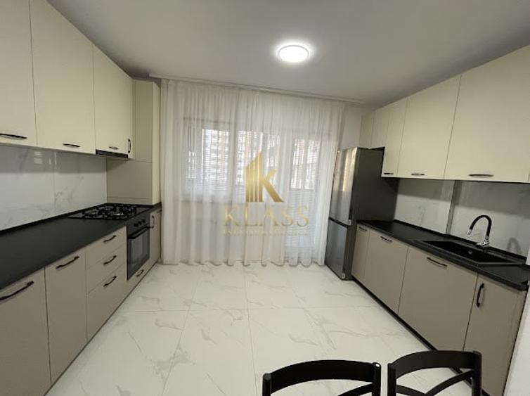 Apartament cu 3 camere decomandat, mobilat în Berceni