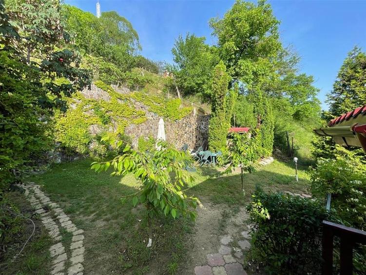 Casă individuală cu 6 camere cu Teren 500 Mp în Valea Budului