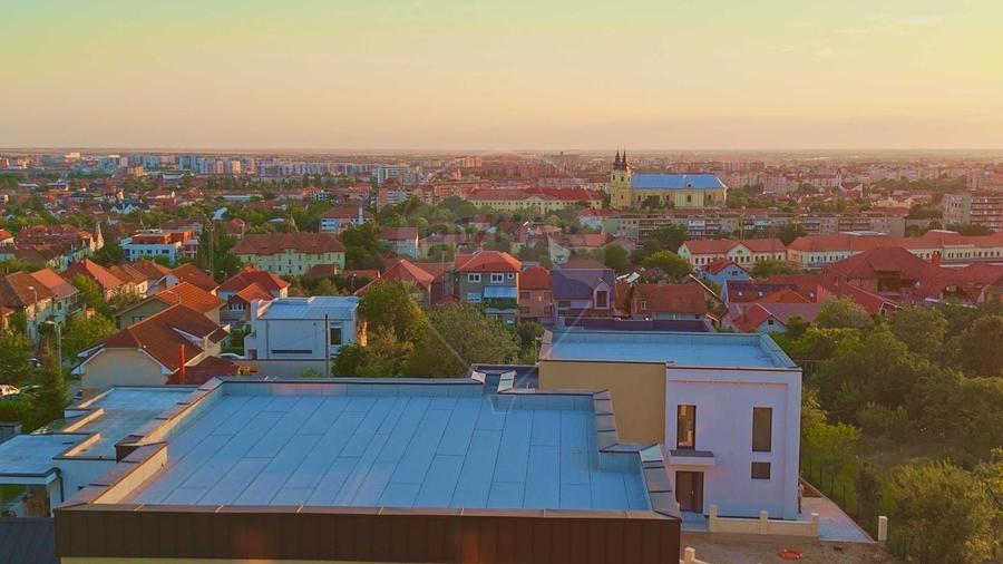Casă individuală cu 6 camere cu Teren 700 Mp în Dealuri Oradea