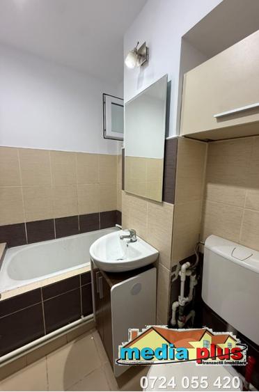 Apartament cu 2 camere semidecomandat în Micro 38