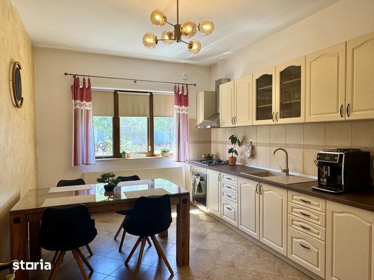 Casă cu 5 camere cu Teren 600 Mp în Lunei