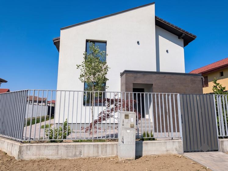 Casă individuală cu 6 camere cu Canalizare în Băneasa