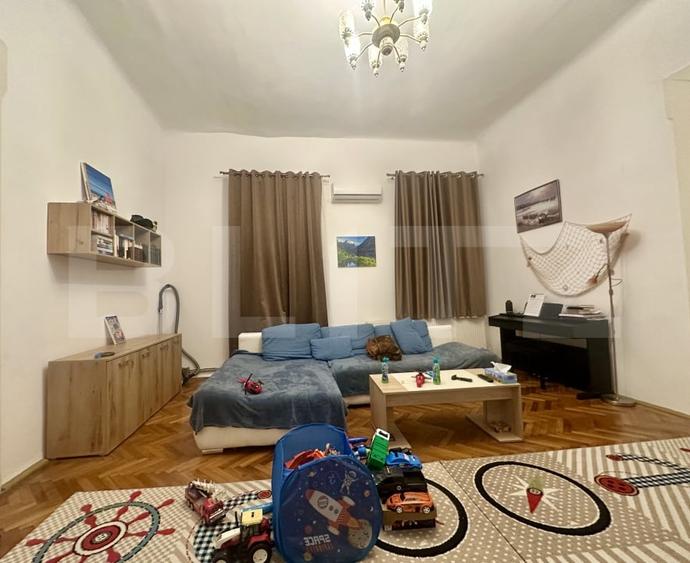Apartament cu 3 camere semidecomandat, mobilat în P-ța Maria