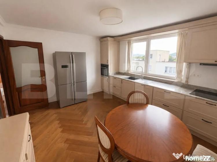 Apartament cu 7 camere decomandat în Grigorescu