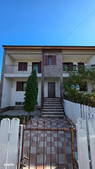 Casă cu 6 camere cu Teren 231 Mp în Obor