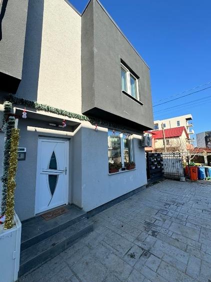 Casă cu 3 camere cu Garaj în Central