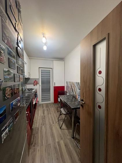 Apartament cu 3 camere decomandat, mobilat în Exterior Nord