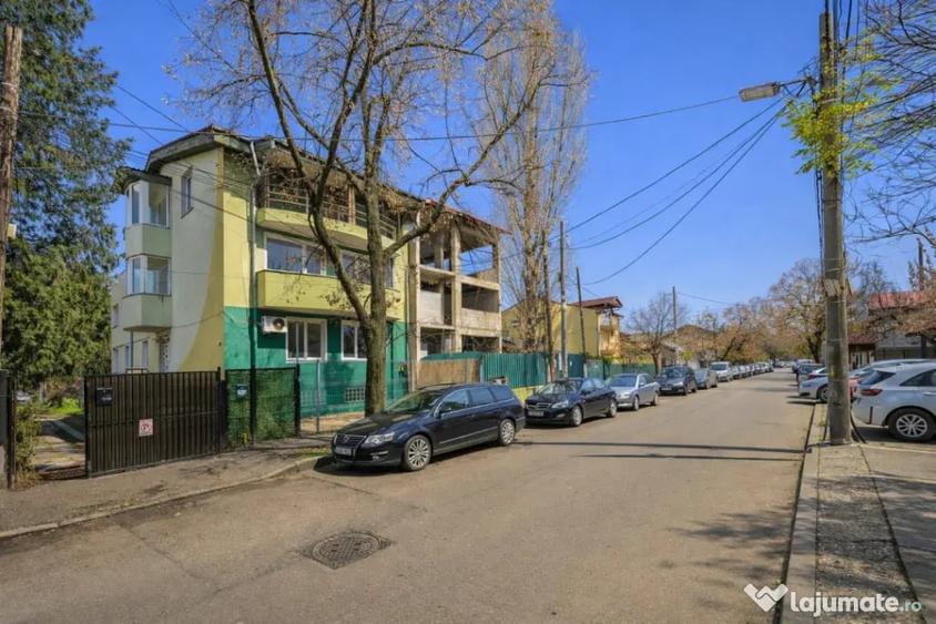 Casă cu 7 camere cu Teren 300 Mp în Uverturii