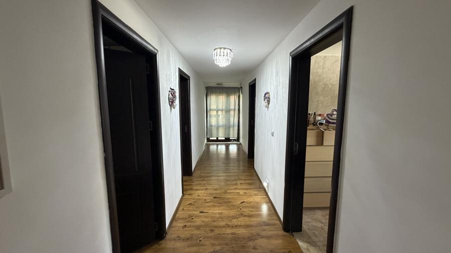 Casă individuală cu 5 camere cu Garaj în Ciorogârla