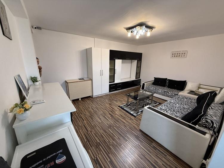 Apartament cu 2 camere semidecomandat, mobilat în Central