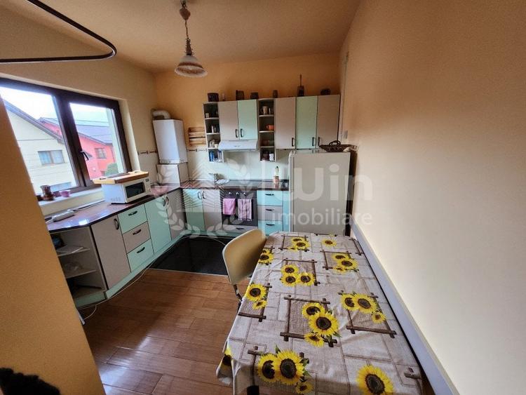 Casă individuală cu 10 camere cu Canalizare în Zorilor