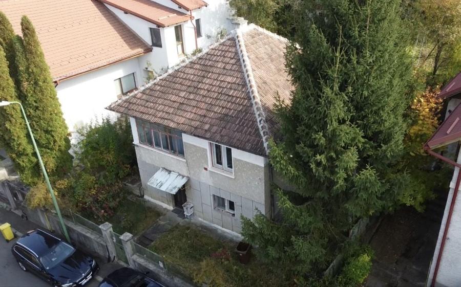 Casă cu 4 camere în Schei
