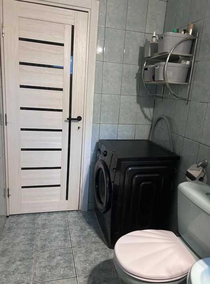 Apartament cu 3 camere semidecomandat în Podu Roș