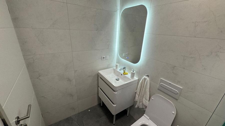Apartament cu 2 camere decomandat, mobilat în Central