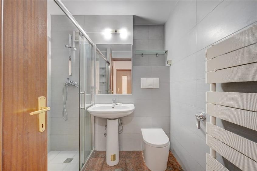 Apartament cu 4 camere decomandat în Dorobanți