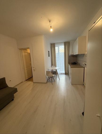 Garsonieră decomandată în Bucureștii Noi