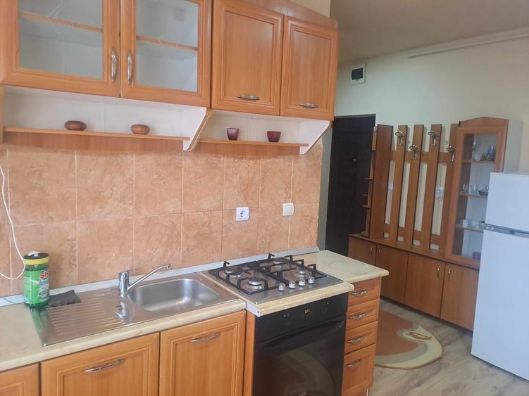 Apartament cu 2 camere semidecomandat în Florești