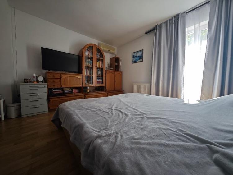 Casă individuală cu 5 camere cu Garaj în Ostratu