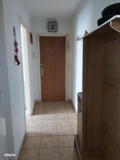 Apartament cu 3 camere semidecomandat în Centrul Civic