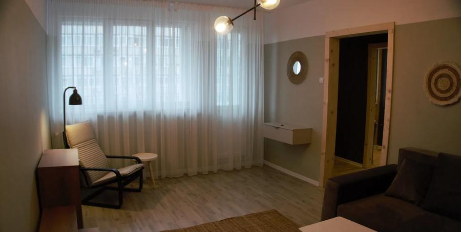 Apartament cu 2 camere semidecomandat în 1 Mai