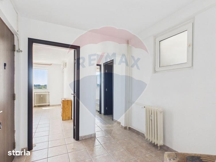 Apartament cu 4 camere, mobilat în Tei