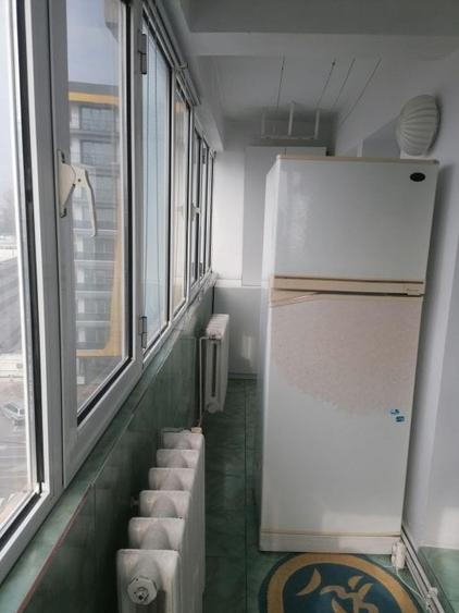 Apartament cu 3 camere decomandat în Far