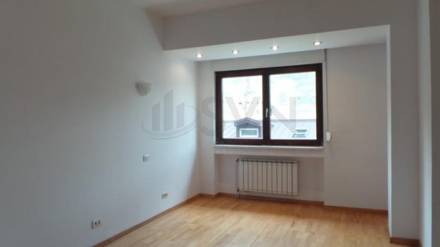 Apartament cu 4 camere decomandat în Aviatorilor