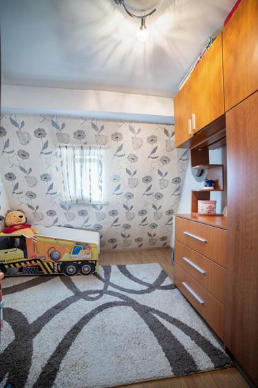 Apartament cu 3 camere decomandat, mobilat în Giurgiului