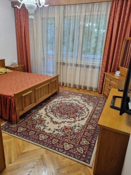 Apartament cu 3 camere decomandat în Calea București