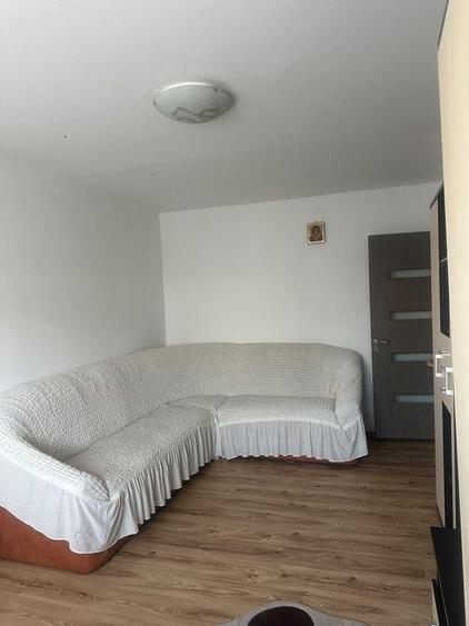 Apartament cu 2 camere decomandat în Malu Roșu