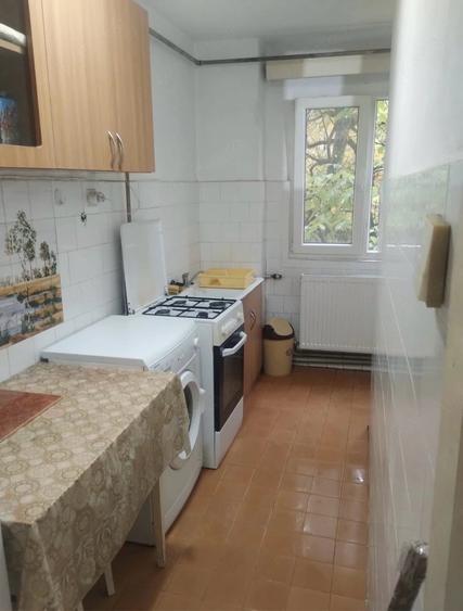 Apartament cu 2 camere decomandat în Medicină