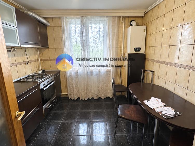 Apartament cu 4 camere decomandat, mobilat în Mărăței