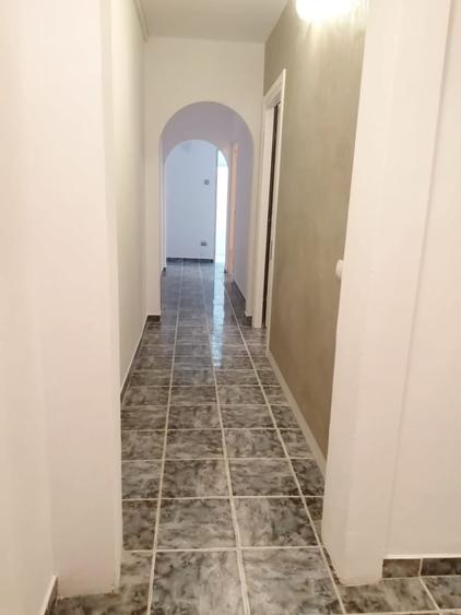 Apartament cu 4 camere semidecomandat în Drumul Taberei