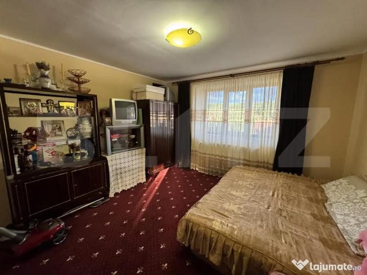 Casă cu 6 camere cu Teren 2500 Mp în Central