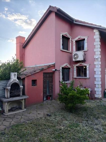 Casă individuală cu 5 camere cu Canalizare în Episcopia Bihorului