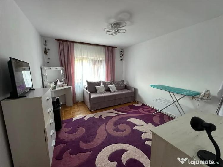 Apartament cu 3 camere decomandat în Central