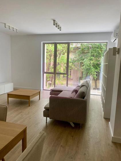 Apartament cu 4 camere decomandat în Armeneasca