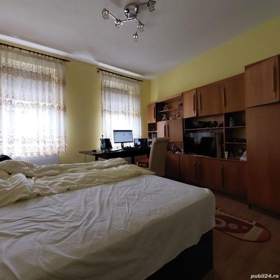 Casă cu 6 camere cu Teren 300 Mp în Muncitoresc