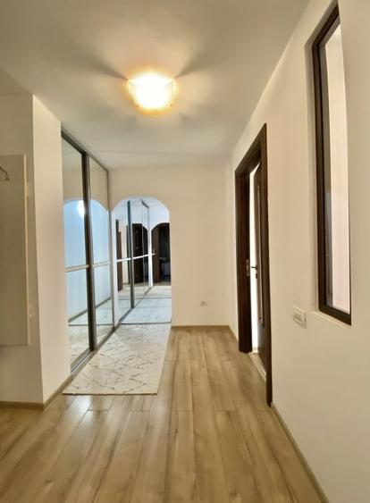 Apartament cu 3 camere decomandat, mobilat în Faleza Nord