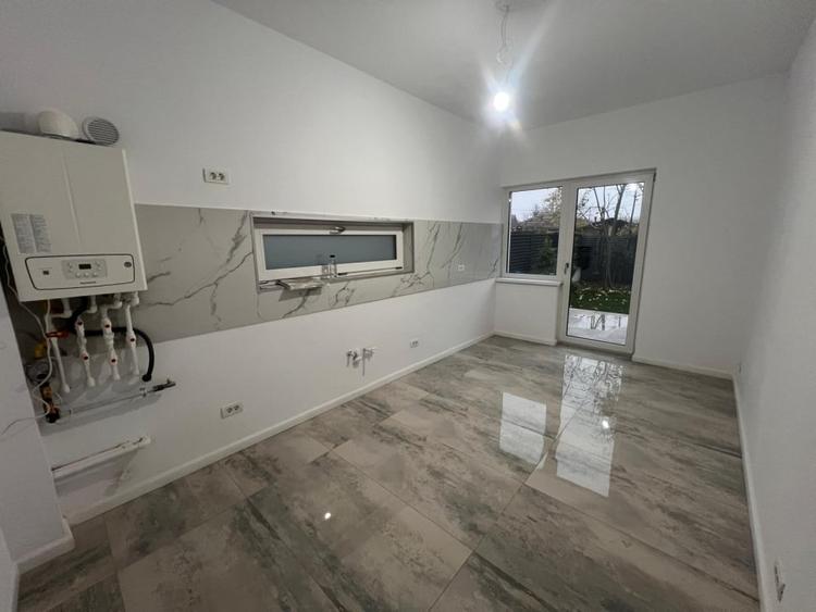 Casă individuală cu 4 camere cu Canalizare în Voluntari