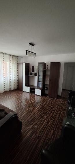 Apartament cu 2 camere semidecomandat în Rovine